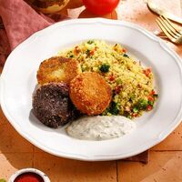 Овощные котлеты с кускусом и соусом тартарв Маймун