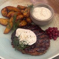 Бифштекс BBQ с картофелем и соусом Ранч в Острова