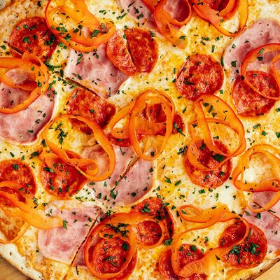 Пицца Ветчина, Пепперони 33см в Bourbon по цене 610 ₽