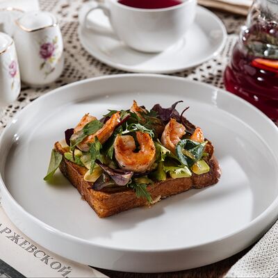 Тост с креветкой, авокадо и цукини в Вера Фёдоровна по цене 680 ₽