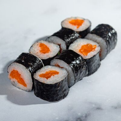 Ролл с лососем в Pizza & Roll по цене 390 ₽