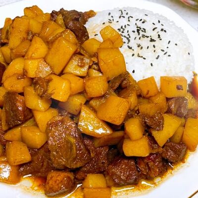 №62 Рис с тушёной пряной свининойв Malatan Gong Qilin Tea по цене 700 ₽