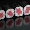 Ролл с тунцом в Sushi Sticks по цене 360