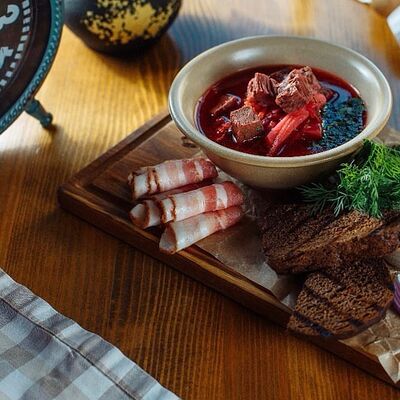 Борщ с говядиной в Баран да ярочка по цене 460 ₽