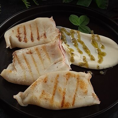 Кальмар на гриле с пармезановым кремом в Чerdak по цене 660 ₽