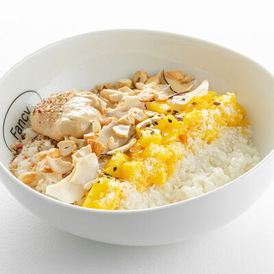 Рисовая каша с кокосом, манго и кешью в Nothing Fancy по цене 850 ₽