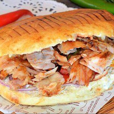 Шаурма в тандырной лепёшкев Шаурма Halal по цене 380 ₽