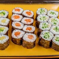 Ролл с лососем в Китайка