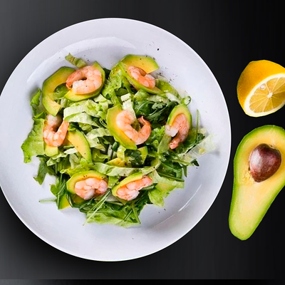 Салат с креветками и авокадо в Царица Роллов по цене 798 ₽