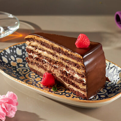 Шоколадный торт с малиновым соусом в Plov Project по цене 490 ₽