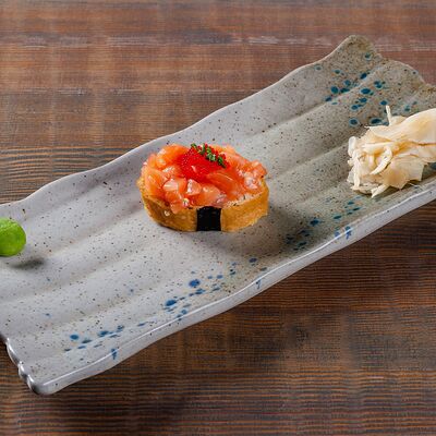 Инари Суши с лососемв Bao по цене 300 ₽
