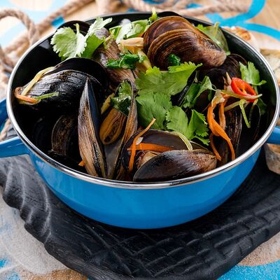 Мидии в белом вине с кореньями и петрушкой в Черетто море по цене 1770 ₽