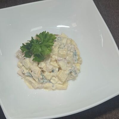 Салат с ананасами в Пицца и Скепасти по цене 1880 ₽