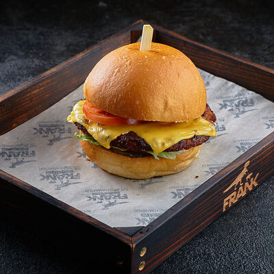 Чизбургер с мраморной говядиной в Frank by Баста по цене 740 ₽