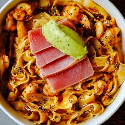 Паста тальятелле с креветками и тунцом в соусе биск в Пена Дней по цене 38 р.