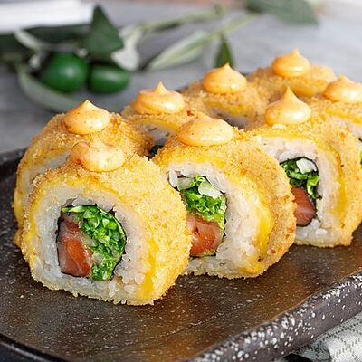 Ролл Сяке Темпура в Луиджи & Тосё по цене 389 ₽