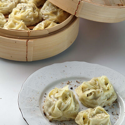 Манты с говядиной и свининой в Кухня с акцентом по цене 520 ₽