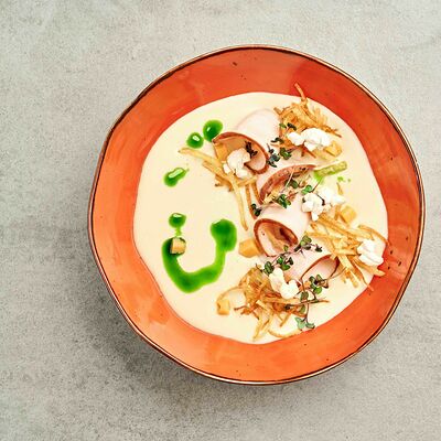 Сырный крем-суп с подкопченным куриным филе и картофелем пай в Pivino по цене 360