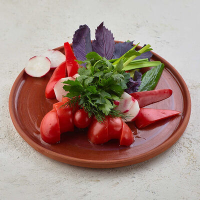 Ассорти из свежих овощей с зеленью в Ели-Пили по цене 600 ₽