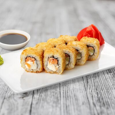 Горячий ролл Наслаждение с лососем в Окинава Гурмэ по цене 699 ₽