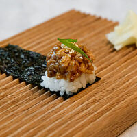 Хэнд ролл Угорь с соусом унаги в She