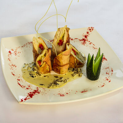 Филе птицы в панчетто с грибным соусом в Комедия по цене 30 р.