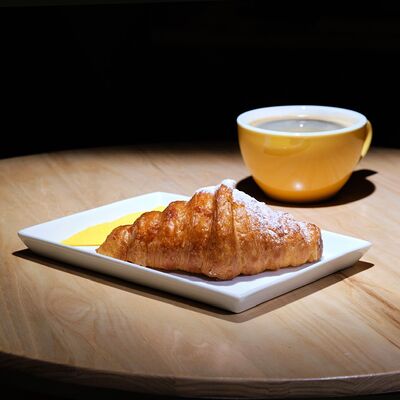 Круассан в ванильным кремом в Кофе Культ по цене 160 ₽