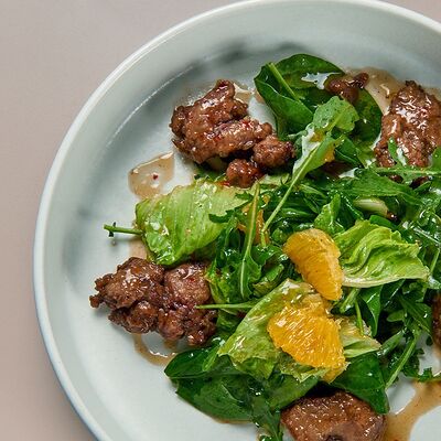 Салат с куриной печенью и апельсином в Avgust13 по цене 955 ₽