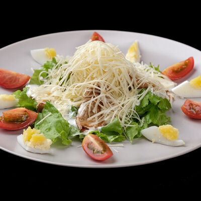 Салат Цезарь с курицей в Евразия по цене 545 ₽