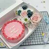 Бенто-торт и цветы Маме в Cosmo Сakery по цене 3600