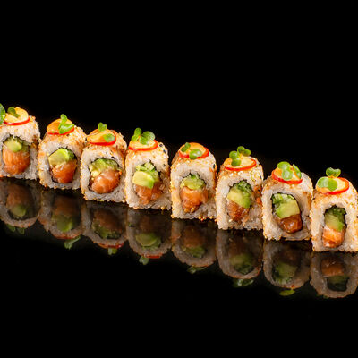 Ролл Чили сяке в Yo! curry & sushi по цене 810 ₽