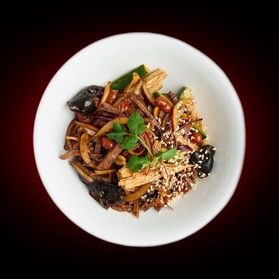 Сычуаньский салат с соевой спаржой и говядиной в Китайские Новости по цене 790 ₽