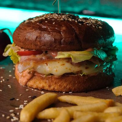 Бургер с говядиной в Игристо по цене 870 ₽