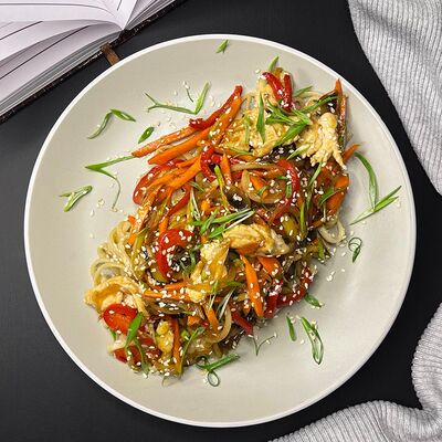 Вок с лапшой и курицей в От Нафани по цене 505 ₽