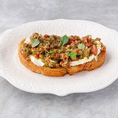 Брускетта с томатной сальсой в Zest Coffee & Wine по цене 430 ₽