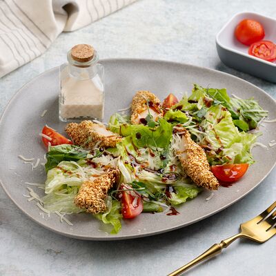 Салат из курицы с кунжутом в Ellips по цене 670 ₽