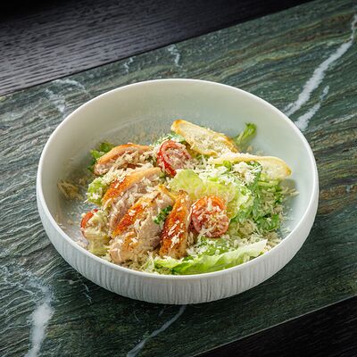 Цезарь с курицей в Артхаус по цене 730 ₽