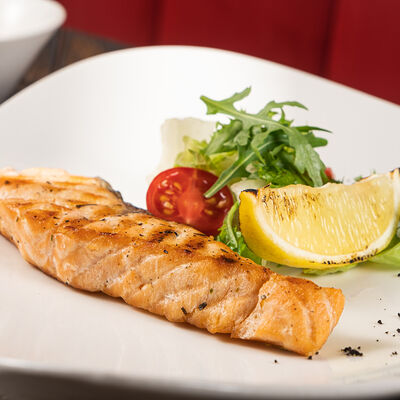 Стейк из семги гриль в Kinza по цене 1290 ₽