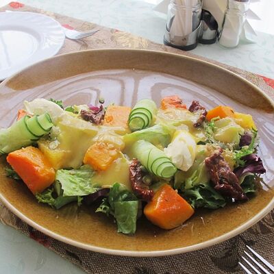 Салат с тыквой и апельсином в Роза ветров по цене 425 ₽