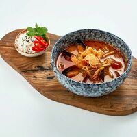 Том ям с морепродуктами на кокосовом молоке в Che cafe