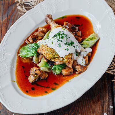 Бедро цыпленка с белыми грибами и романо в BarVilla по цене 5590 ₸