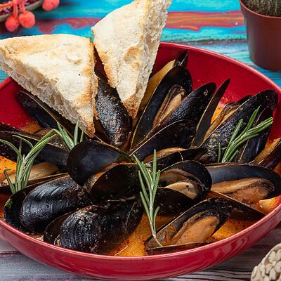 Мидии в соусе том ям в Burritos по цене 700 ₽