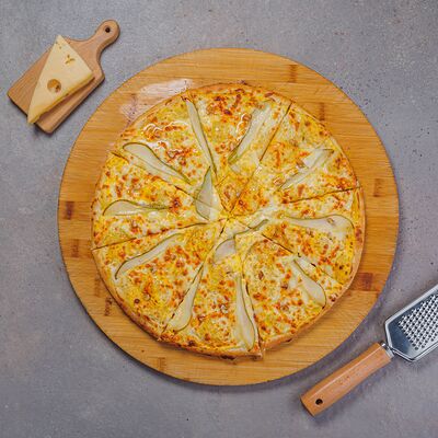 Пицца Сырная с грушей в Irbis по цене 869 ₽