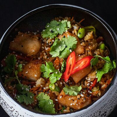 Рис с овощами и курицей в креветочном соусе в Half of You по цене 635 ₽