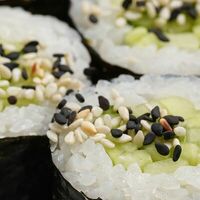 Малый ролл с огурцом и кунжутом №1 в Ёбисан