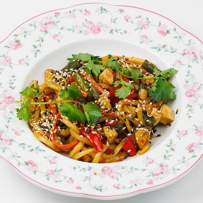 Вок с курицей в УРМАН кафе по цене 495 ₽