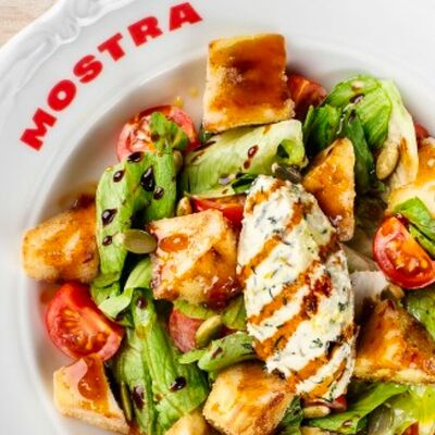 Салат с пряным сыром и хрустящими баклажанами в Mostra по цене 670 ₽