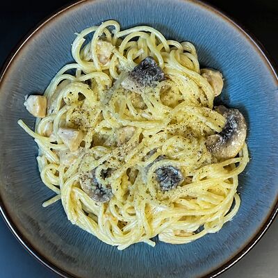 Спагетти с курицей и грибами в Yummy Sushi по цене 660 ₽