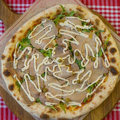 Pizza Vitello Tonnato в Амичи по цене 970 ₽