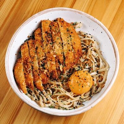 Удон с хрустящим цыплёнком в Наше место по цене 750 ₽